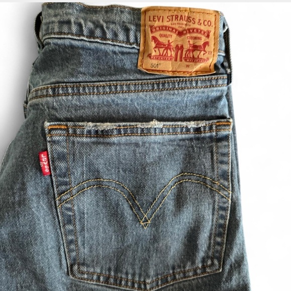 Women’s Levi 501 - Picture 2 of 4